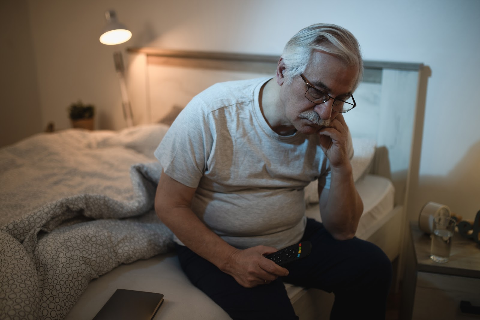 Acordar várias vezes à noite para urinar tem relação com a próstata?